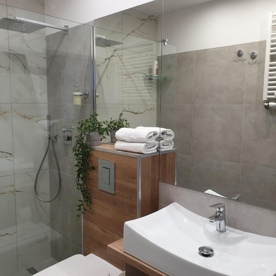 Q Apart Coral - Studio, Manufaktura, Parking Gratis, Tv Max, Fv, Gwarancja Zadowolenia Apartman Łódź Kültér fotó